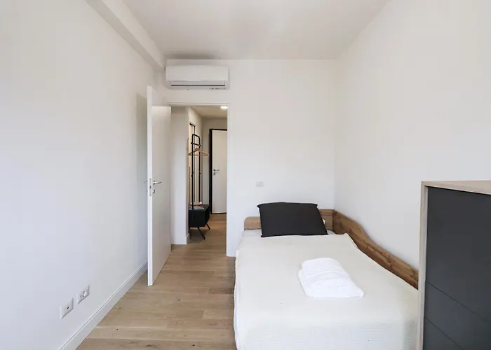 Modern Deluxe - 15min Colosseum, Ac, Wifi&metro 5min Apartment Rom