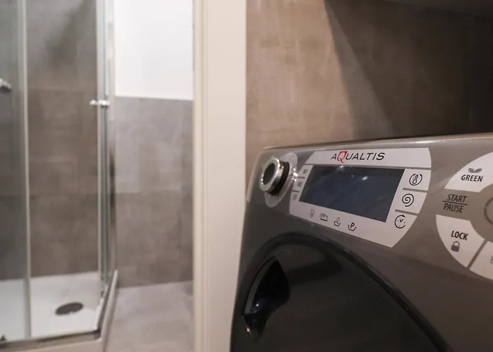 Modern Deluxe - 15min Colosseum, Ac, Wifi&metro 5min Apartment Rom