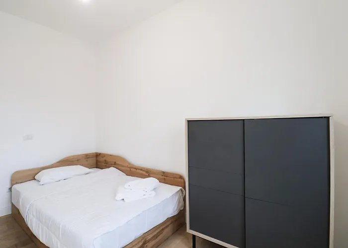 Apartment Modern Deluxe - 15min Colosseum, Ac, Wifi&metro 5min