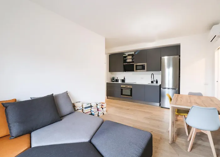 Modern Deluxe - 15min Colosseum, Ac, Wifi&metro 5min Apartment Rom