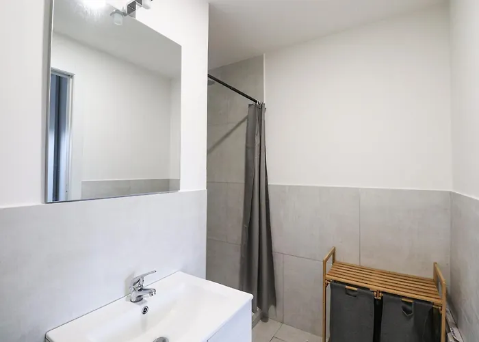 Apartment Modern Deluxe - 15min Colosseum, Ac, Wifi&metro 5min